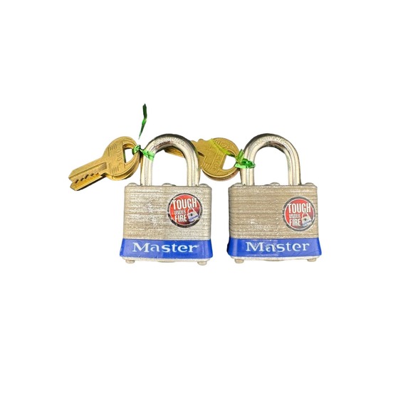 Set of 2 #3 Master Lock Keyed Pad Locks - Preowned - Picture 2 of 3